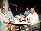 Erhan Yaz�c�o�lu, diyabet hastal��� nedeniyle aya��n� kesilmekten kurtaran ekiple yemek yedi