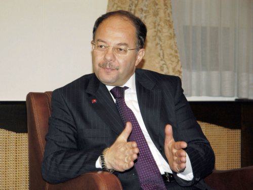 Eski Salk Bakan Akda, Suudi Arabistan ve Vietnam'a Danman Oldu