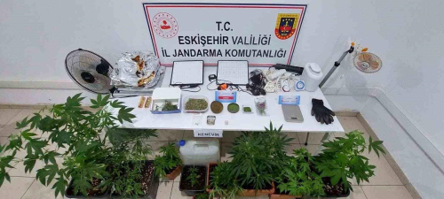Eskiehir'de Uyuturucu Operasyonu: 13 pheli Yakaland