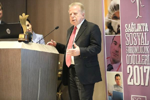Foto�raflar-- Y�l�n En Ba�ar�l� Sa�l�k Giri�imcisi Okan �niversitesi'nden Bekir Okan Oldu