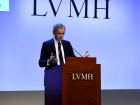 Fransa'n�n en zengin i� insan� Bernard Arnault'un serveti koronavir�s y�z�nden bir haftada 14 milyar dolar eridi