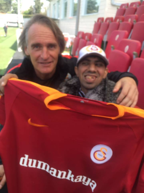 Galatasaray'dan rnek Mcadeleye, Anlaml Buluma!
