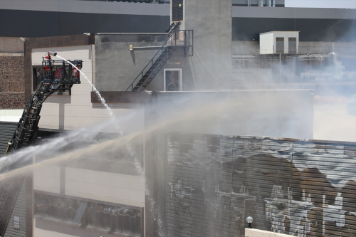 Gaziantep'te sa�l�k �r�nleri �reten fabrikada ��kan yang�n kontrol alt�na al�nd�