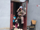 Gen� k�z elini tam kullanabilmenin umuduyla ya��yor