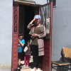 Genç kız elini tam kullanabilmenin umuduyla yaşıyor