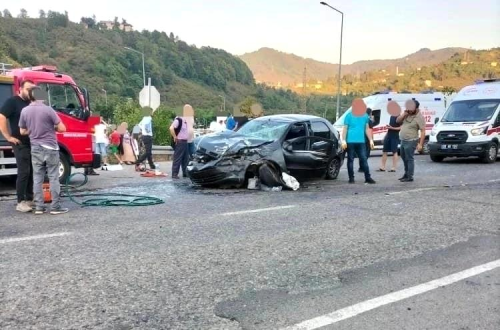 Giresun'da minibs ile otomobil arpt: 1 l, 2 yaral