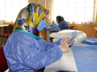 G�m��hane'de g�n�ll� ��retici kad�nlar, maske �retiyor