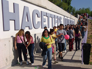 Hacettepe ��retim �yeleri ve ��rencilerinden 