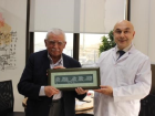 Hat Sanat��s� H�seyin �ks�z, Parkinson Hastal���ndan Beyin Pili Ameliyat� ile Kurtuldu