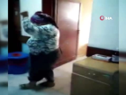 Hatay'da Korona virüs tedavisi olup iyileşen kadın, erik dalı oynayarak taburcu oldu