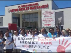 Hatay'da Sa�l�k Emek Meslek �rg�tleri Sa�l�kta �iddeti Protesto Etti