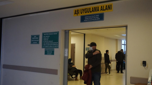 Hatrlatma dozunun sresi 3 aya dt, vatandalar hastanelerin yolunu tuttu