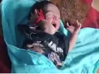 Hindistan'da Bharatpur ehrinde 26 parmakla dnyaya gelen bebek tanra olarak grlyor