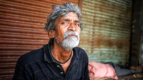 Hindistan'da yoksullar: Koronavirs'den nce alktan lebiliriz