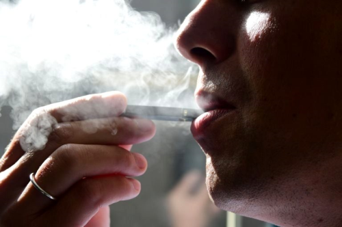 Hollanda'da aromal elektronik sigaralar yasaklanacak
