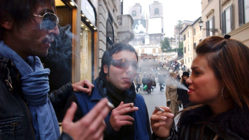 Hollanda: Her  genten ikisi sigara ienlerle seks yapmak istemiyor