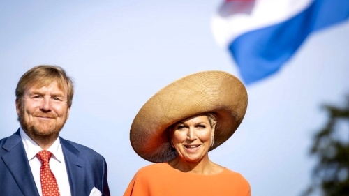 Hollanda Kral Willem ve Kralie Maxima'nn 'Evde kaln' tavsiyesine ramen Yunanistan tatiline kmas siyasi tartmaya dnt