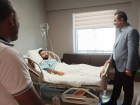 H�DA PAR Milletvekili Serkan Ramanl�, silahl� sald�r�ya u�rayan damat Ahmet Erdem'i ziyaret etti