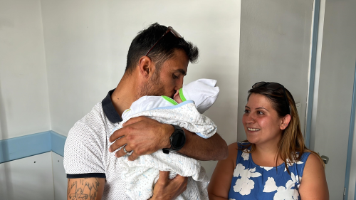 Isparta'da 830 gram doan bebeklerini 91 gn sonra kucaklarna aldlar