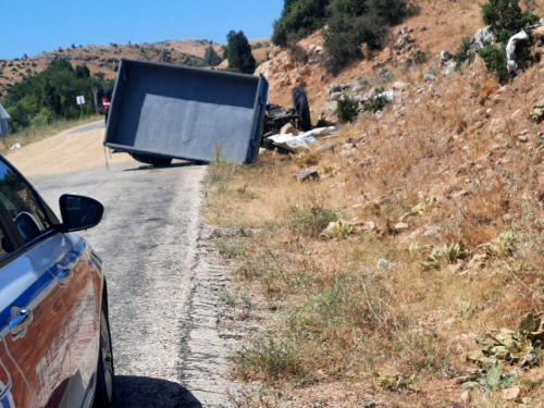 Isparta'da traktr devrildi, 3 kii yaraland