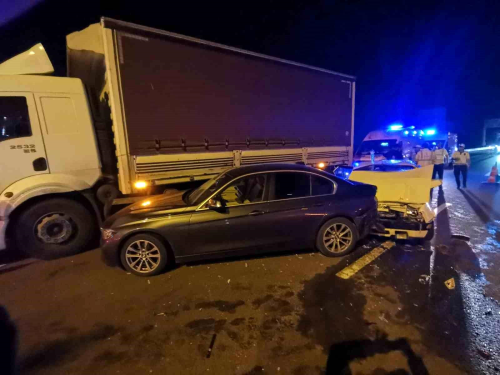 stanbul-zmir otobannda zincirleme kaza: 2 yaral