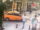 �stanbul Laleli'de Ticari Taksi �of�r� Silahl� Sald�r�ya U�rad�