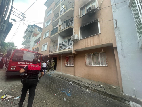 zmir'de bir apartmanda kan yangnda 5 kii dumandan etkilendi