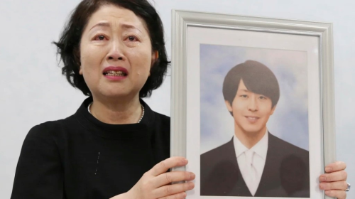 Japonya'da intihar eden doktorun ailesi, oullarnn ar alma temposundan dolay intihar ettiini syledi