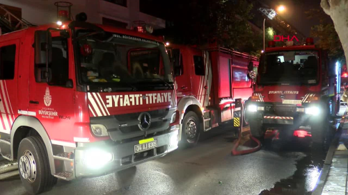 Kadky'de Yangnda Balkonda Mahsur Kalan ift Kendini Bolua Brakt