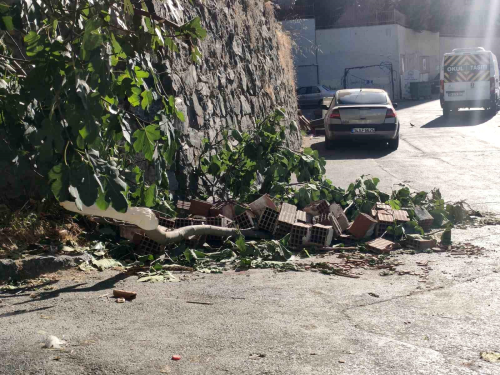Kathane'de incir toplamak iin duvara trmanan 13 yandaki kz yaraland
