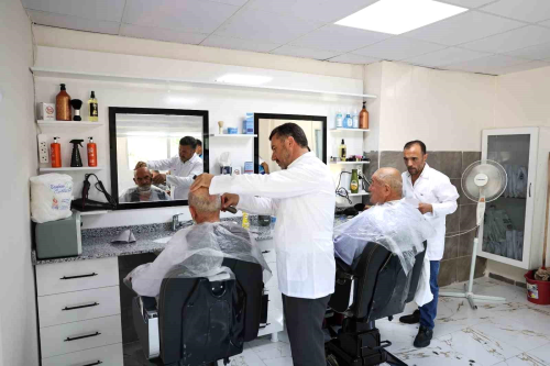 Kahramanmara Onikiubat Belediyesi 60 ya st vatandalara cretsiz berber ve salk taramas hizmeti sunuyor
