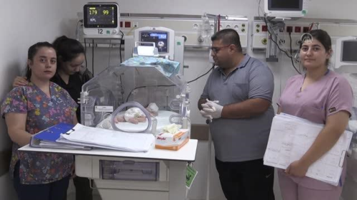 Kahramanmara'ta beyin dokular kafatas dnda doan bebek, ameliyatla salna kavutu