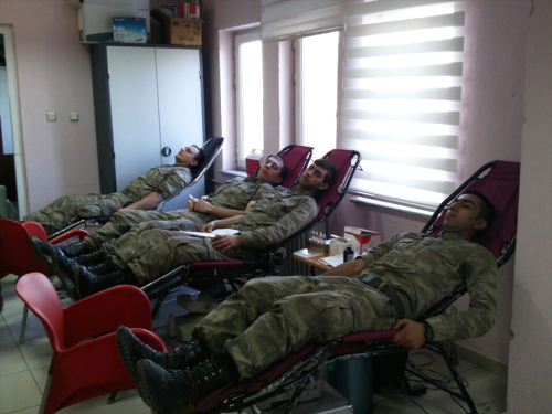 Kale'de T�rk K�z�lay�'na Kan Ba����