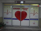 Kalp yetmezliği olan hastanın aynı anda hem kalp kapağı hem de, kalp damarı değiştirildi
