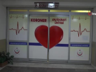 Kalp yetmezlii olan hastann ayn anda hem kalp kapa hem de, kalp damar deitirildi