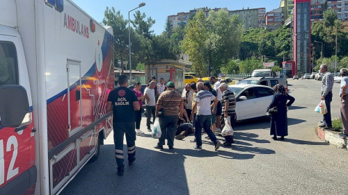 Karabk'te kavaktan dn alan otomobilin arpt yaya yaraland