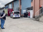 Karantinada olmas� gerekirken, fabrikada �al���rken yakaland�.