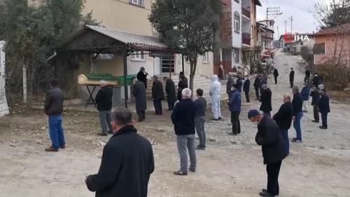 Kar-koca ayn gn korona virse yenik dt