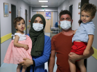 Karın duvarında keseyle doğan Hiranur bebek 4 saat süren ameliyatla hayata tutundu