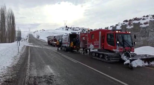 Karlı bölgedeki kalp hastasına paletli ambulans ile ulaşıldı