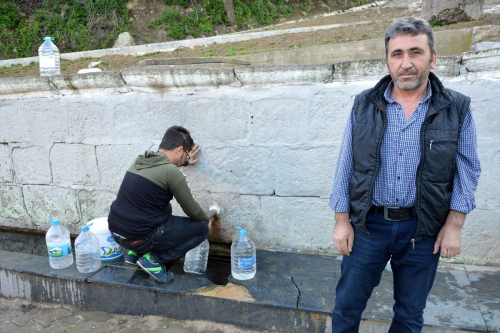 Kastamonu'da immn plazma ile iyileen Kovid-19 hastas alklarla taburcu edildi