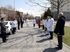 Kayseri'de sa�l�k �al��anlar�ndan Prof. Dr. Ta�c�o�lu i�in sayg� duru�u
