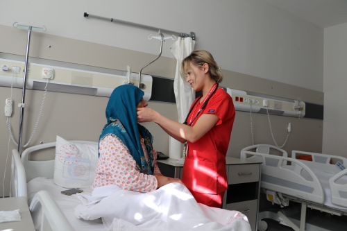Kazakistan'dan Erzincan'a gelen asistan doktorlar branlarnda eitim alyor