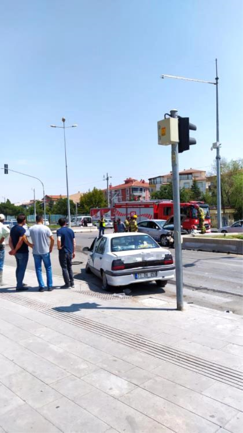 Krkkale'de Krmz Ik hlali Yapan Otomobil Kazaya Neden Oldu