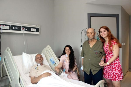 Kzlarndan gnll donr olan iki baba, Babalar Gn'nde yeni hayatlarna balad