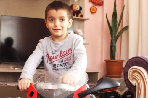 Kocaeli'de 4 Ya��ndaki Sel�uk Ayg�n Beynindeki 8 T�m�rle Sava��yor