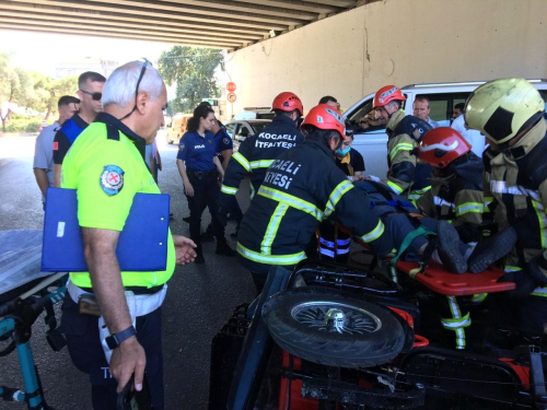 Kocaeli'de otomobil ile elektrikli bisiklet arpt: Yal ift yaraland