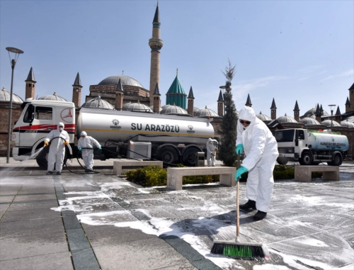 Konya'da dezenfektan almalar devam ediyor