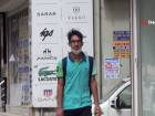 'Korona vir�s nas�l yay�l�r'�n resmi...Maskeyi y�ze de�il kola tak�yorlar