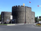 Korona vir�s�n t�rman��ta oldu�u Diyarbak�r'da gen�ler maske kural�na uymuyor